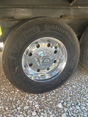 17.5x6.75 Polished Stud-Pilot Single Trailer Wheel – Acorn Nut Style