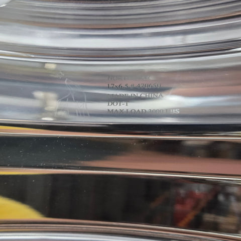 17.0x6.50 Northstar 8x6.5" Hub Pilot Mirror Polished Both Sides (Oval Hand Holes) (Ram 3500 DRW 1994-2018) (Returned item)