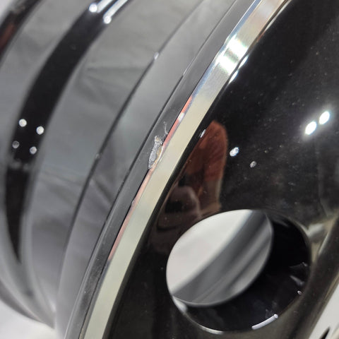 22.5x8.25  Hub Pilot GLOSS BLACK  10x285mm  (returned item)
