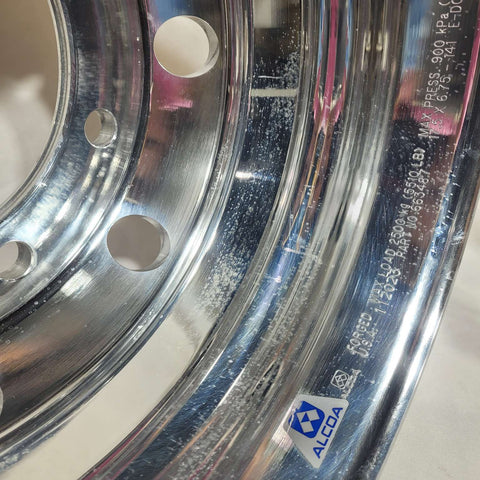 17.5x6.75 Alcoa 8x275mm Hub Pilot High Polished Aluminum Dual Trailer Wheel (returned item)